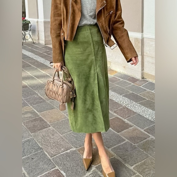 Solid Color Midi Skirt - Picture 4 of 6